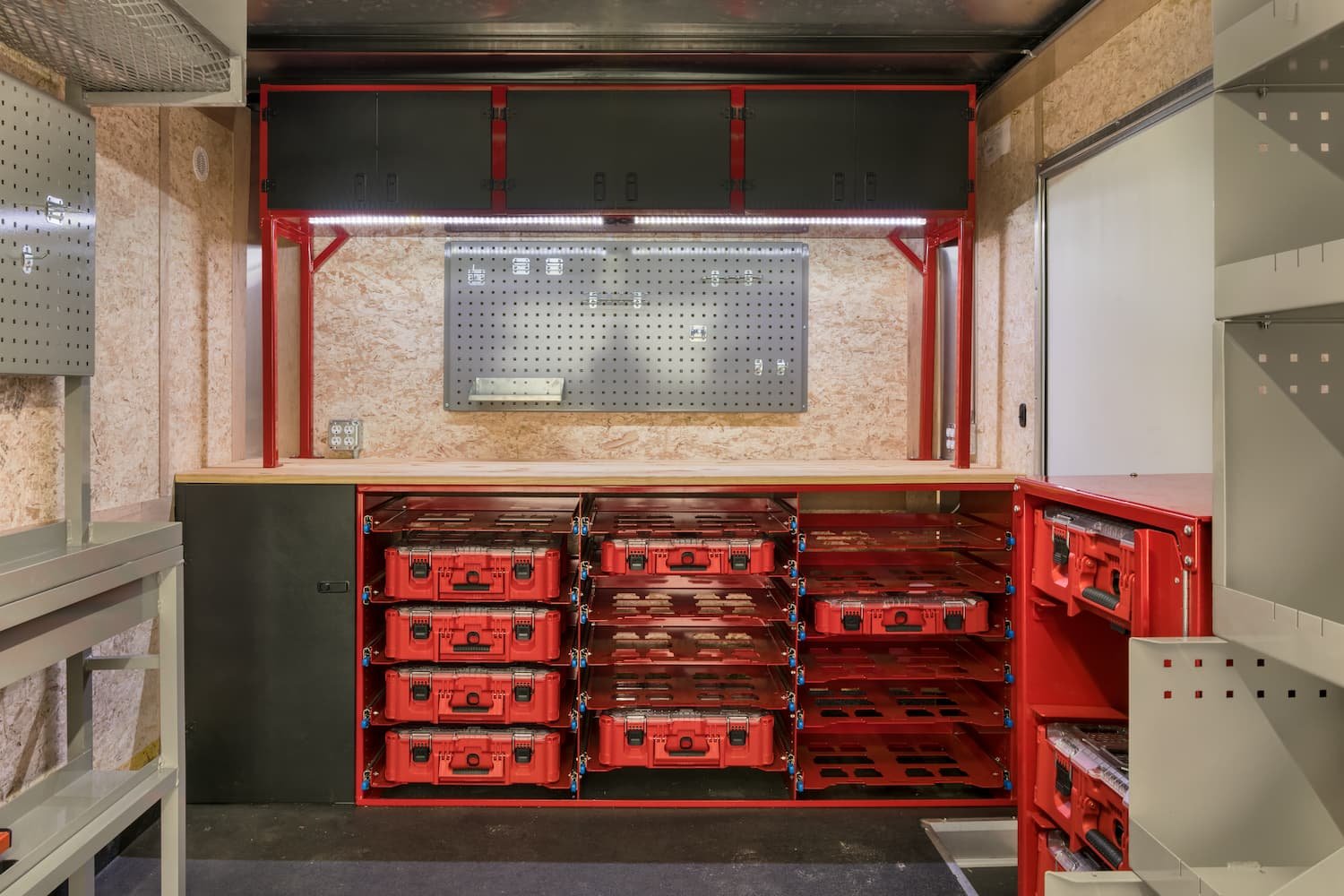 Packout Station with Tool Bench